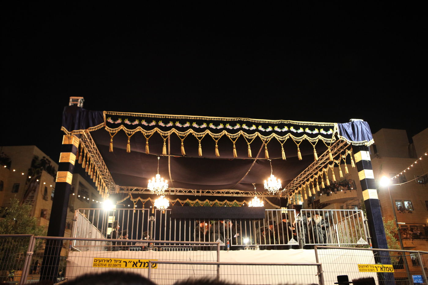 האדמו"ר איחל "מזל טוב" ואלפי החסידים חגגו • צפו