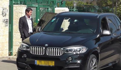 תיעוד: נהגי הטייקונים נתפסו על חם