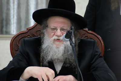 צפו: טיש לזכר הרבי ממודז'יץ זצ"ל