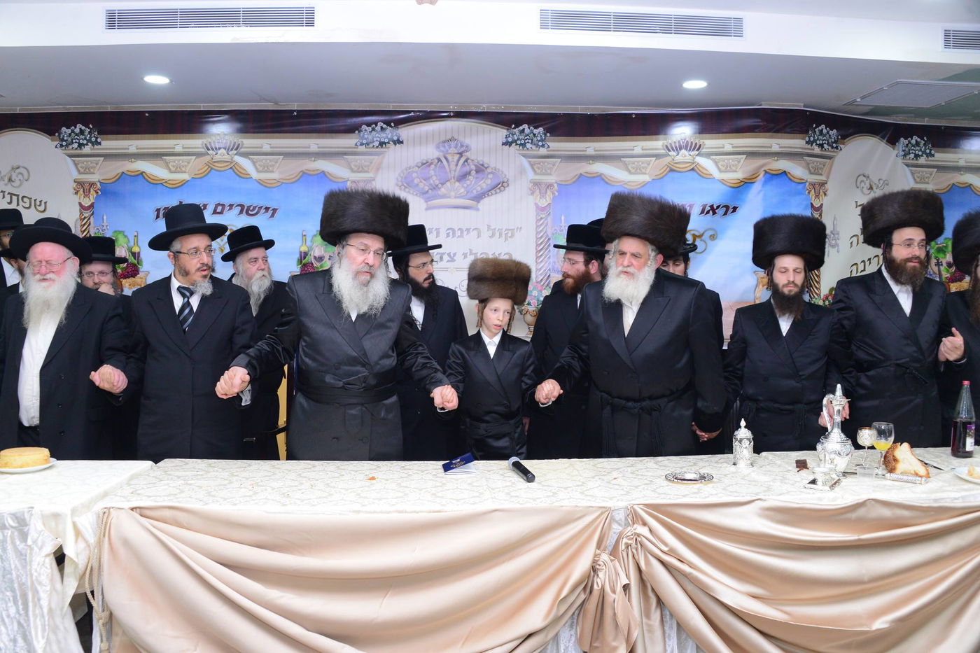 בר מצווה לנין הרבי מסערט ויז'ניץ • גלריה