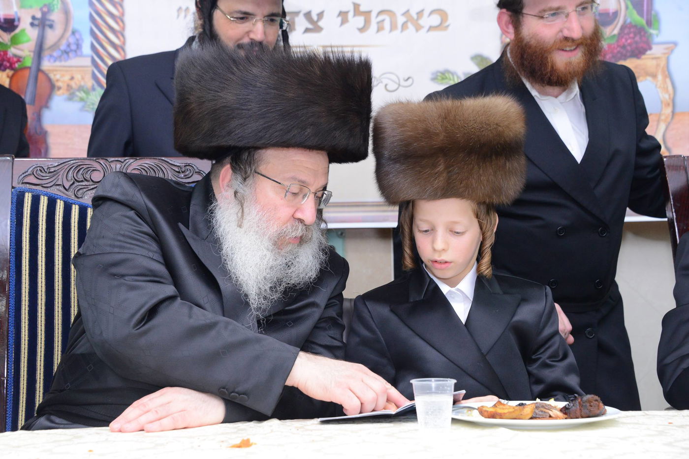 בר מצווה לנין הרבי מסערט ויז'ניץ • גלריה