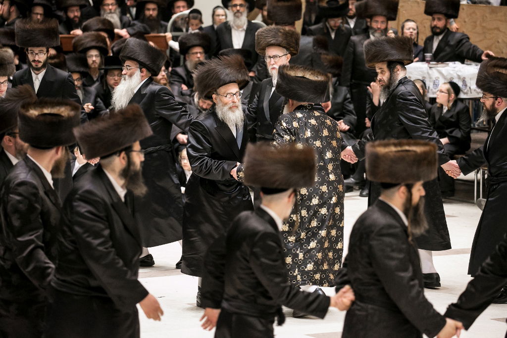 חתונת נכדת האדמו"רים מויז'ניץ וסקווירא • תיעוד ענק