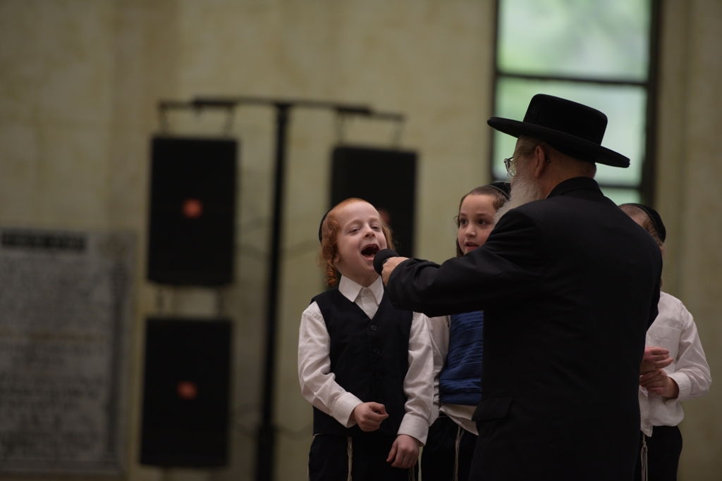 מסיבת "חומש סעודה" בסאטמר • גלריה