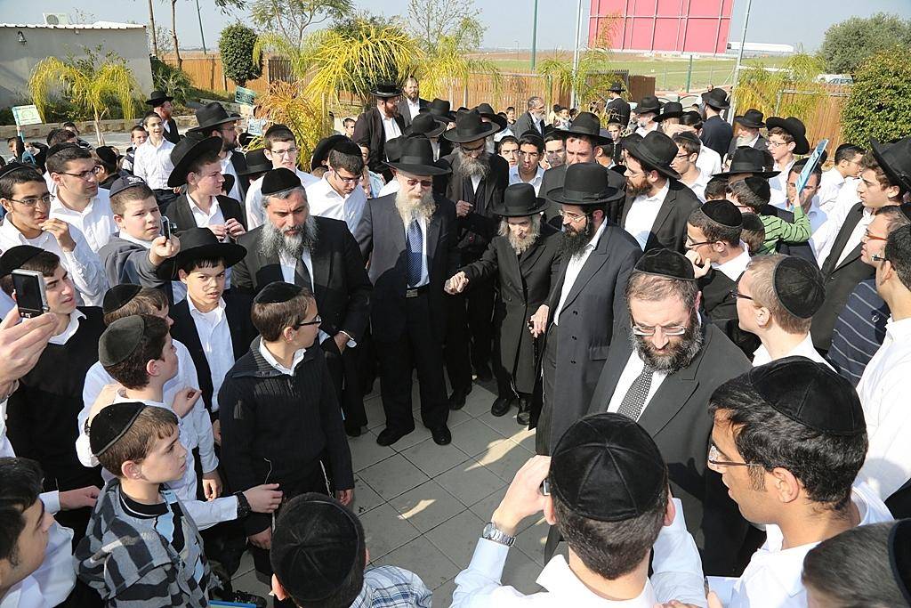 מרן הגראי"ל בישיבת יסודות