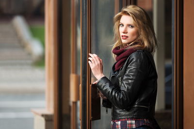 איך יוצאים מהבית בלי שהילדים יצרחו 'אמא'?