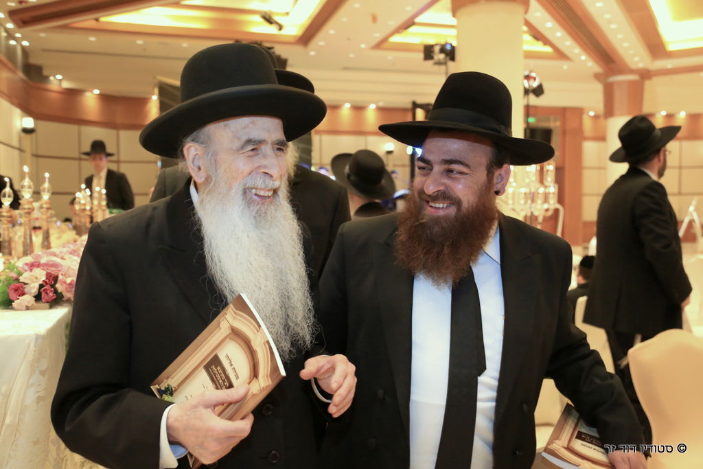 גלריה: חתונת בנו של הרב מנחם שוורץ עם בתו של הרב בנימין פישר