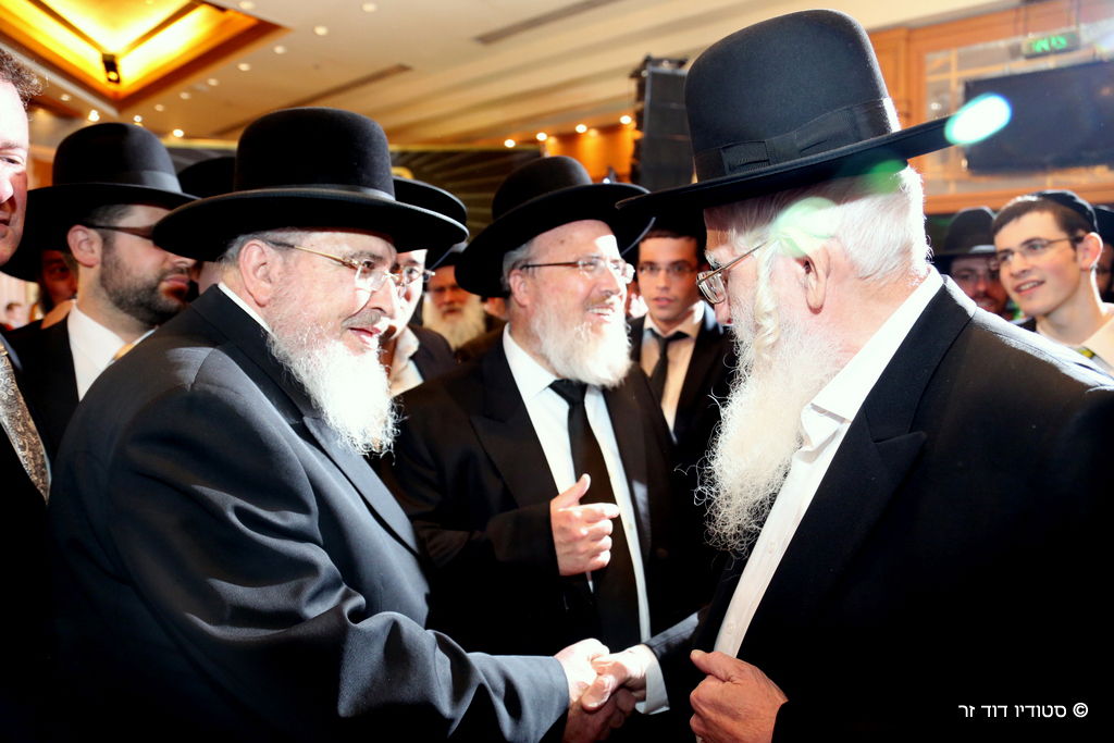 גלריה: חתונת בנו של הרב מנחם שוורץ עם בתו של הרב בנימין פישר