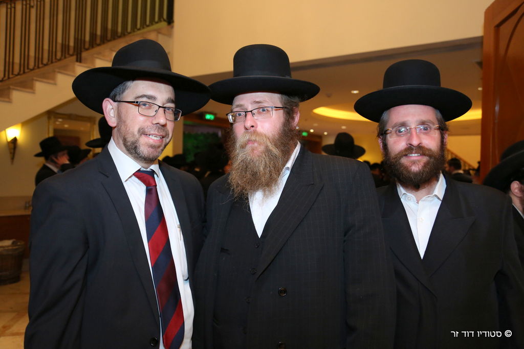 גלריה: חתונת בנו של הרב מנחם שוורץ עם בתו של הרב בנימין פישר