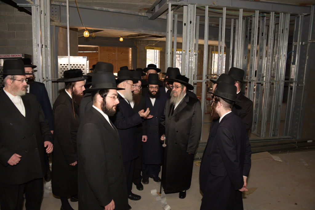בורו פארק: האדמו"ר מסאטמר ביקר בבניין הת"ת החדש