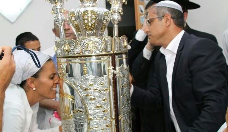 מרגש: הכנסת ס"ת לעילוי נשמת אייל יפרח הי"ד