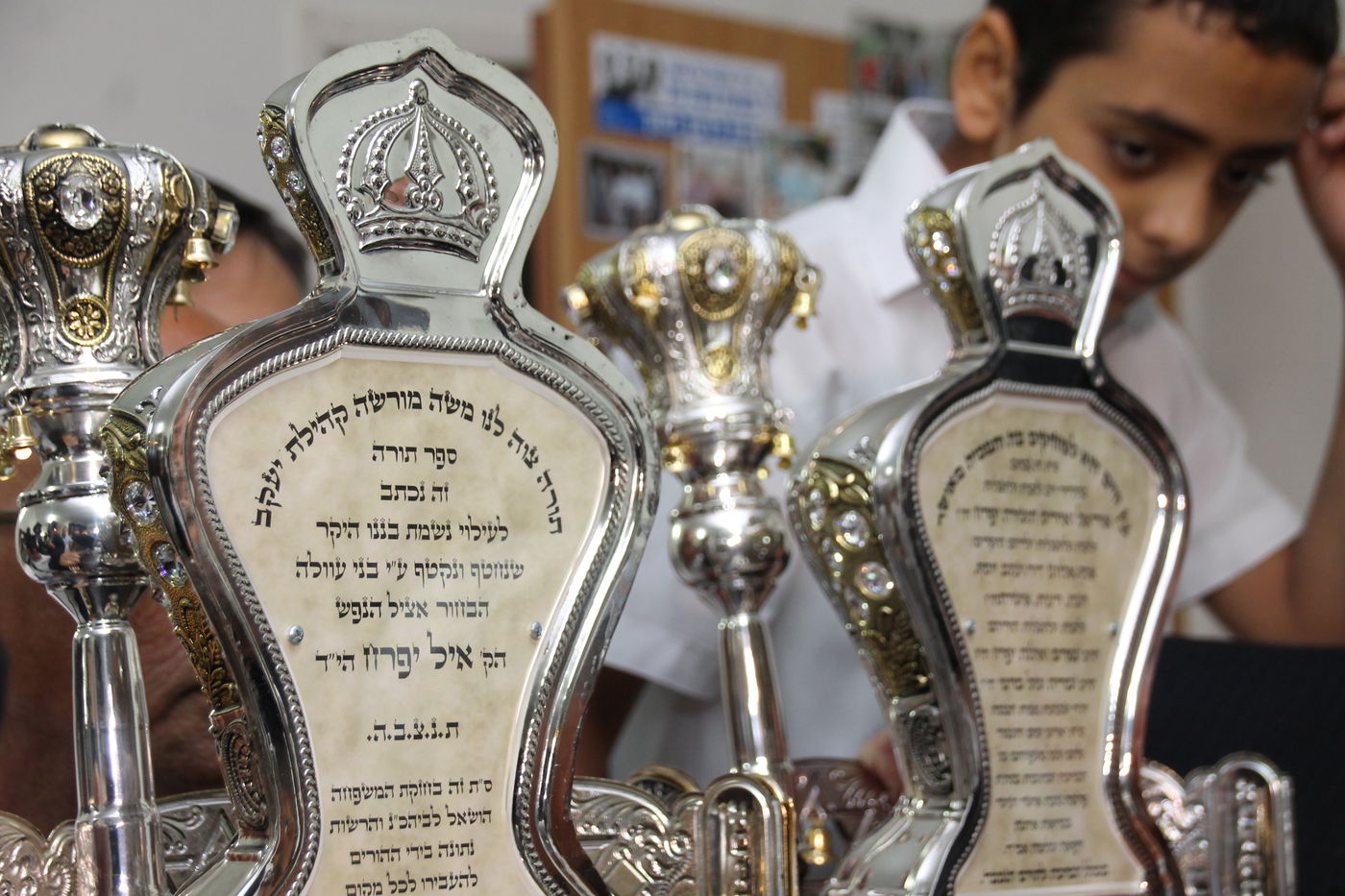 מרגש: הכנסת ס"ת לעילוי נשמת אייל יפרח הי"ד