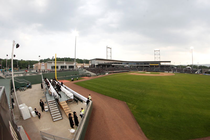 "ובחרת בחיים": האדמו"רים מויז'ניץ מונסי ומסקולען בכינוס משותף • גלריה