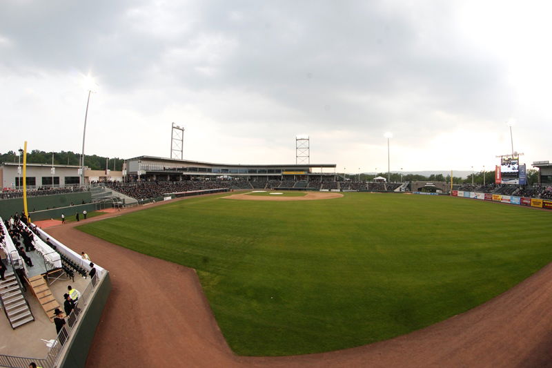 "ובחרת בחיים": האדמו"רים מויז'ניץ מונסי ומסקולען בכינוס משותף • גלריה