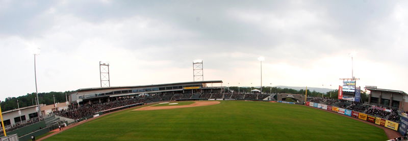 "ובחרת בחיים": האדמו"רים מויז'ניץ מונסי ומסקולען בכינוס משותף • גלריה