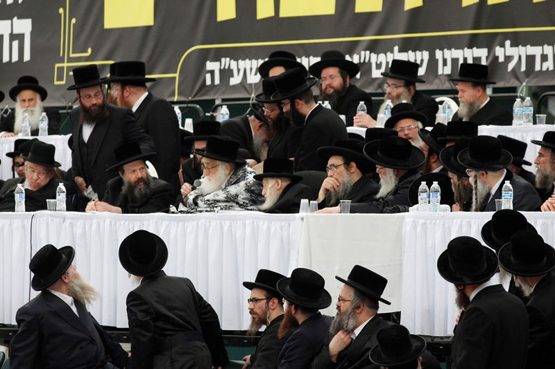 "ובחרת בחיים": האדמו"רים מויז'ניץ מונסי ומסקולען בכינוס משותף • גלריה