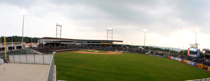 "ובחרת בחיים": האדמו"רים מויז'ניץ מונסי ומסקולען בכינוס משותף • גלריה