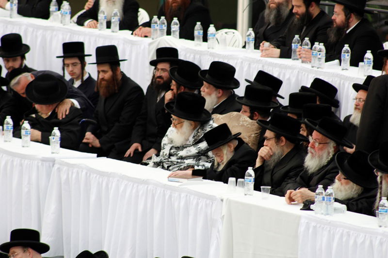 "ובחרת בחיים": האדמו"רים מויז'ניץ מונסי ומסקולען בכינוס משותף • גלריה