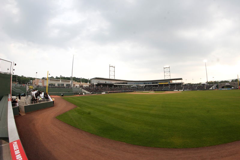 "ובחרת בחיים": האדמו"רים מויז'ניץ מונסי ומסקולען בכינוס משותף • גלריה