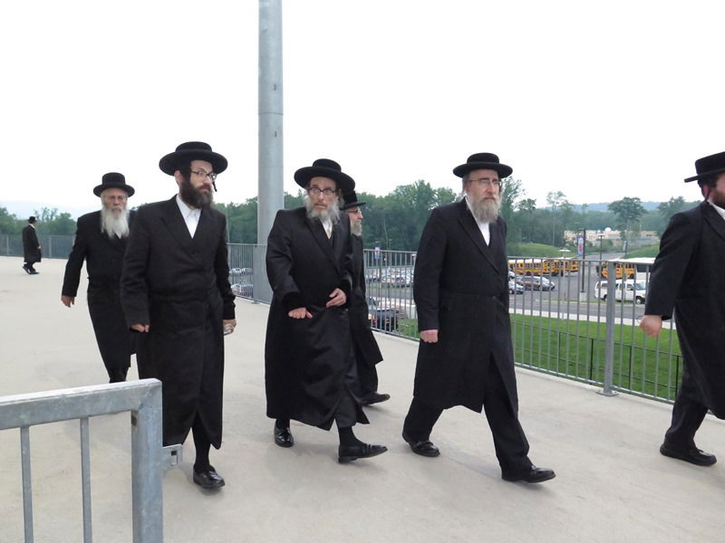 "ובחרת בחיים": האדמו"רים מויז'ניץ מונסי ומסקולען בכינוס משותף • גלריה