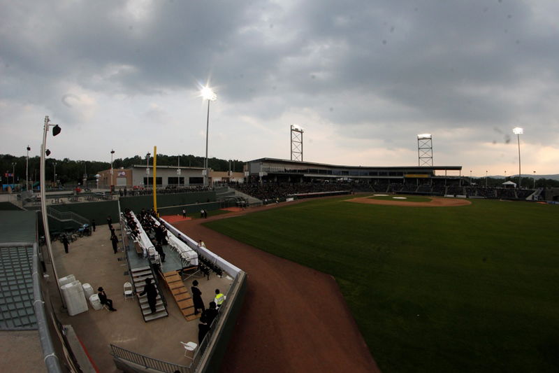 "ובחרת בחיים": האדמו"רים מויז'ניץ מונסי ומסקולען בכינוס משותף • גלריה