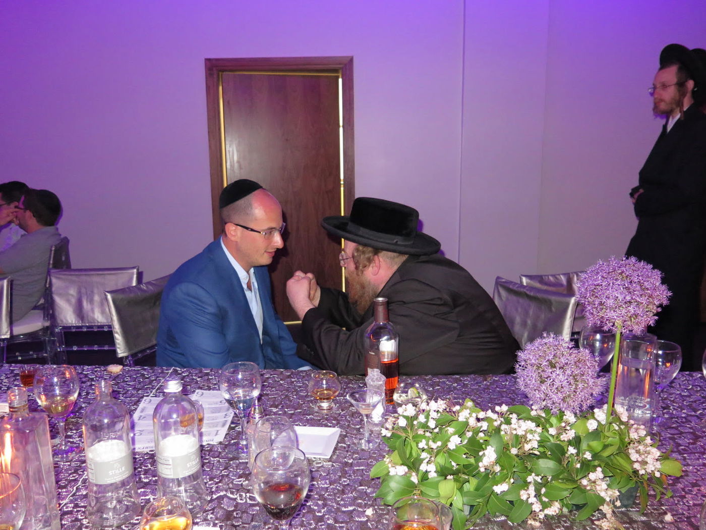 תיעוד: הדינר היוקרתי של בן האדמו"ר מתולדות אהרן