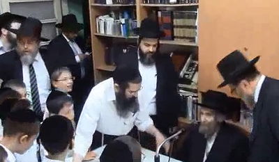 תיעוד: ילדים בירכו "ברוך שחלק מחכמתו" בשם ומלכות על הגראי"ל שטיינמן