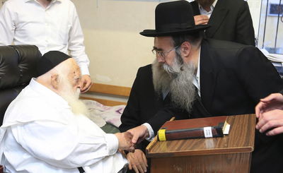 תיעוד: הגר"ח חנך בית הוראה לזכר הרב וואזנר