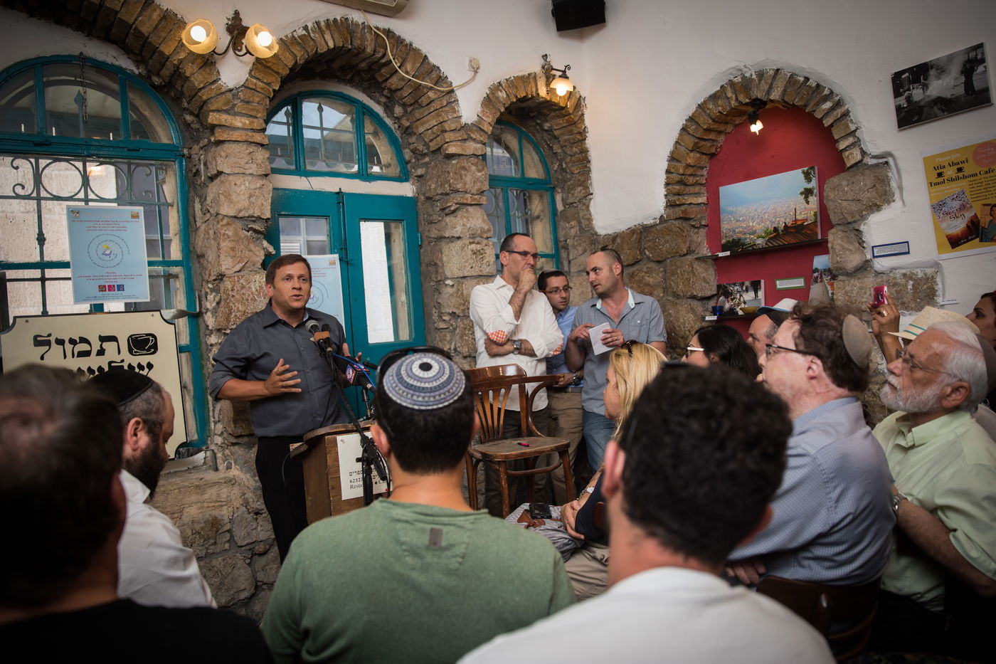 כינוס האמנים, הצהריים