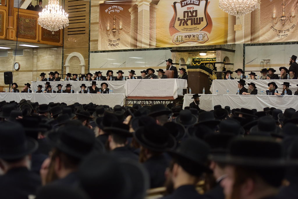 לנשים אסור "טלפון חכם"; בבית אסור להחזיק מחשב