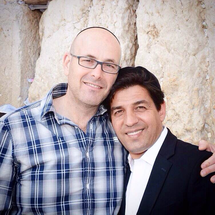 מפיק 'האח הגדול' בתפילה בכותל המערבי