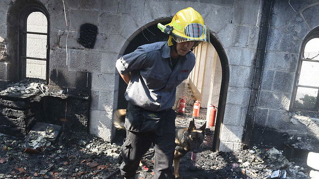 ההצתה בכנסייה, הבוקר