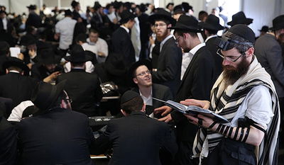 גלריה: קוראים "פדיון נפש" באהל של הרבי מליובאוויטש