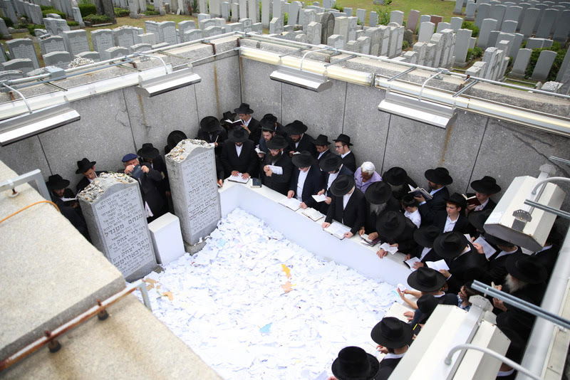 גלריה: קוראים "פדיון נפש" באהל של הרבי מליובאוויטש