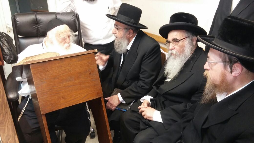 מרן הגר"ח בפגישתו עם רבני הכשרויות