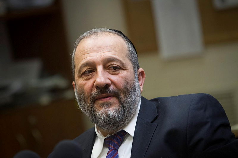 "דרעי ואנשיו איימו על רבנים שיפיצו סיפורים נגדם". יו"ר ש"ס אריה דרעי