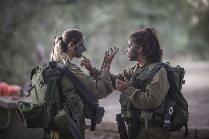 באנו להילחם, לא לשמוע חיילות שרות!