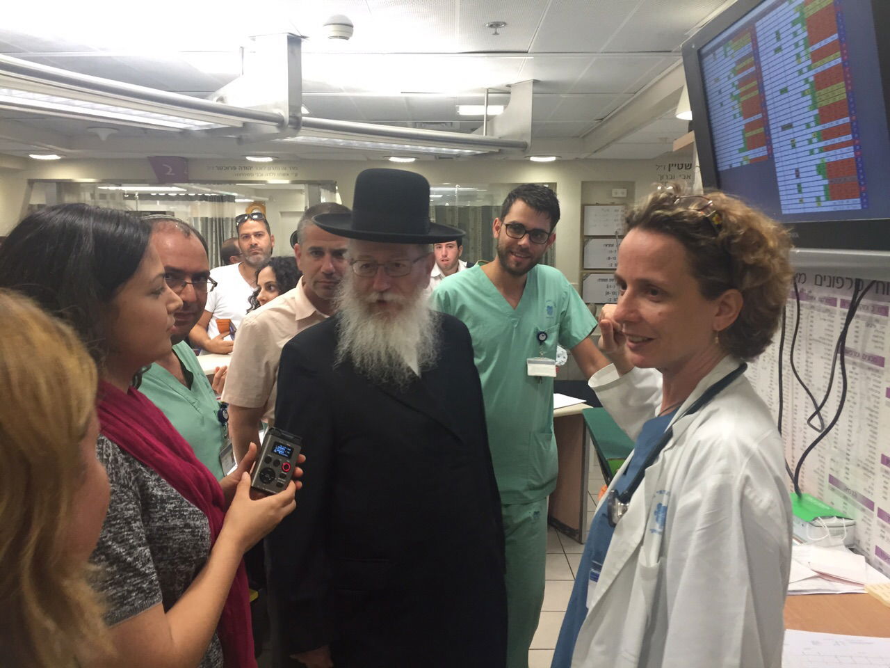 סגן השר יעקב ליצמן הגיע לביקור פתע בבית החולים "איכילוב"