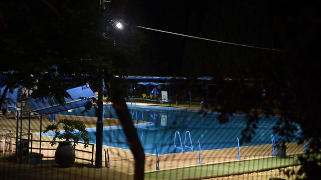 הבריכה בה טבע הילד