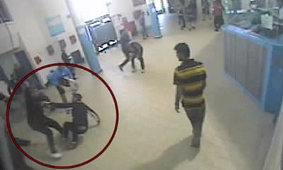 דוקרנים ומקלות: כך נראית קטטה המונית בכלא רימונים • צפו