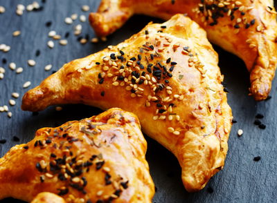 טורטיה במילוי בשר ופטריות - מאפה קריספי קוצר מחמאות