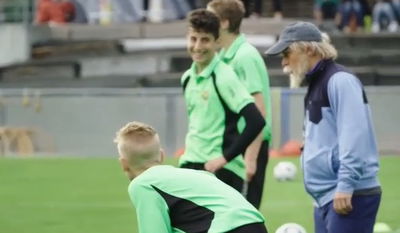 צפו: השחקן התחזה לזָקֵן והפתיע את הילדים