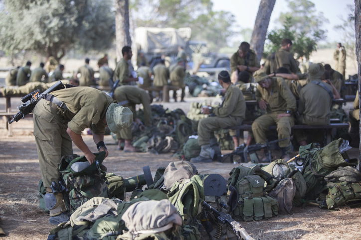 חיילים בשטחי הכינוס