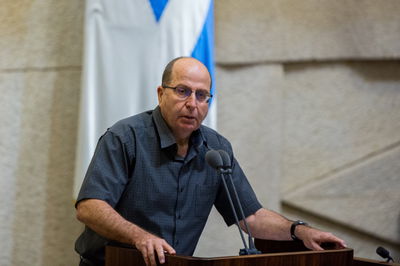 יעלון נגד החיילים הדתיים: "טעות לא לאפשר שירת נשים"