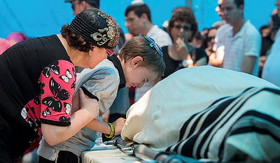 האבא בכה: "אלוקים, לא שרנו מספיק טוב?" • תיעוד