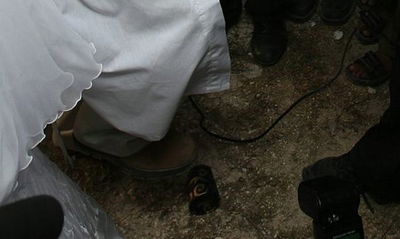 החתן נפצע כששבר את הכוס בחופה