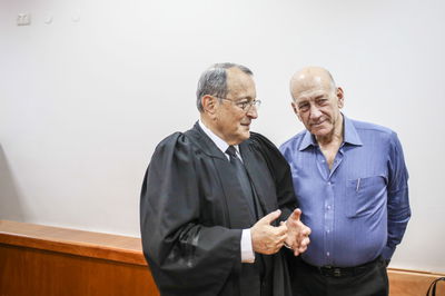 אולמרט וזהר בבית המשפט