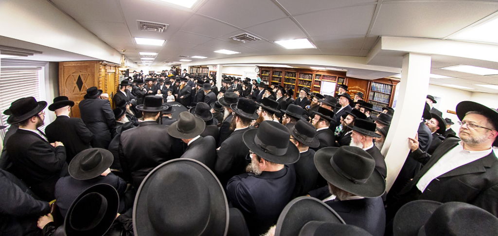 תיעוד: אלפים ליוו את הרבי מבלאזוב למנוחת עולמים