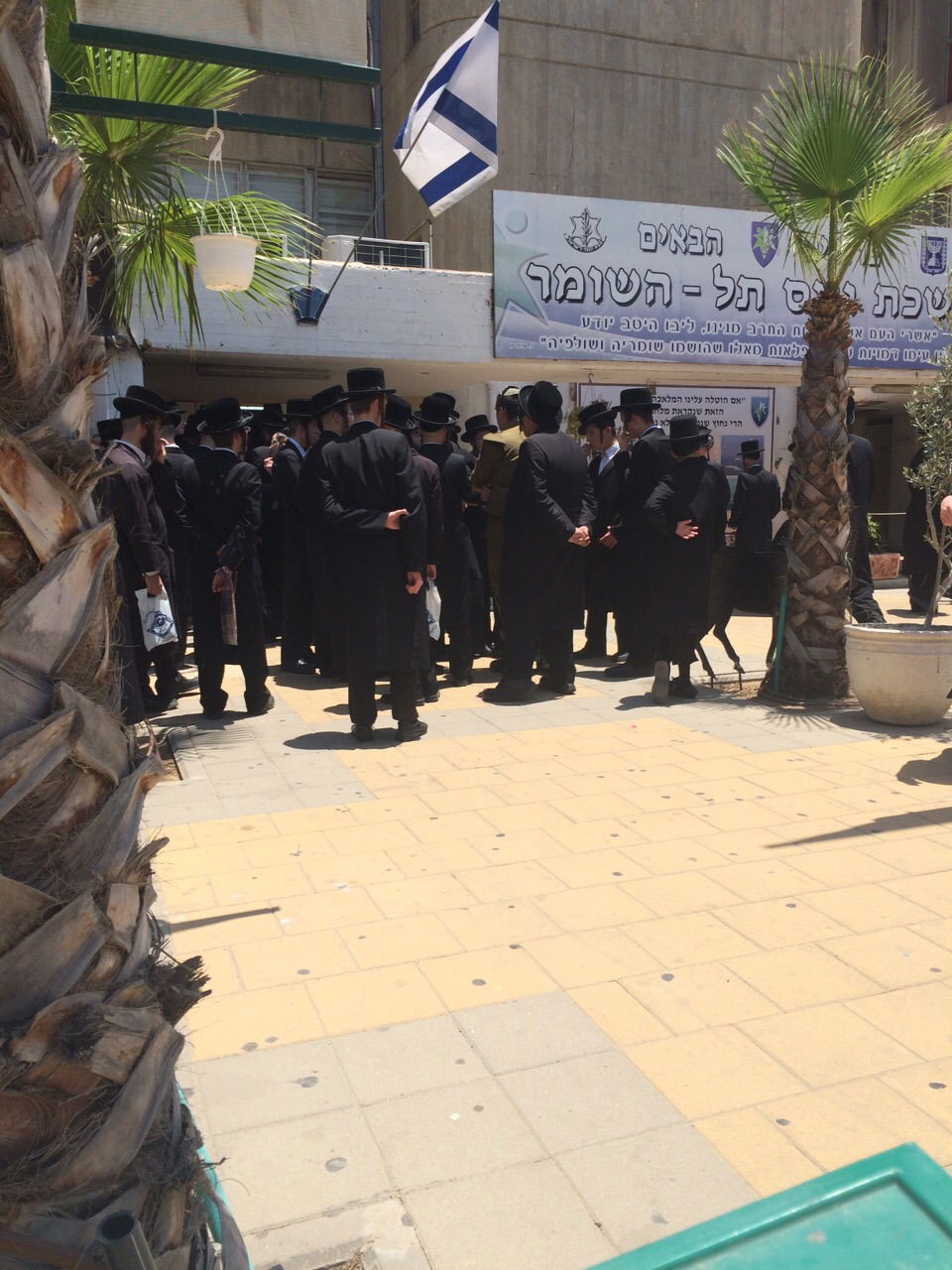 בחורי גור, ויז'ניץ וסלונים התייצבו בלשכת הגיוס