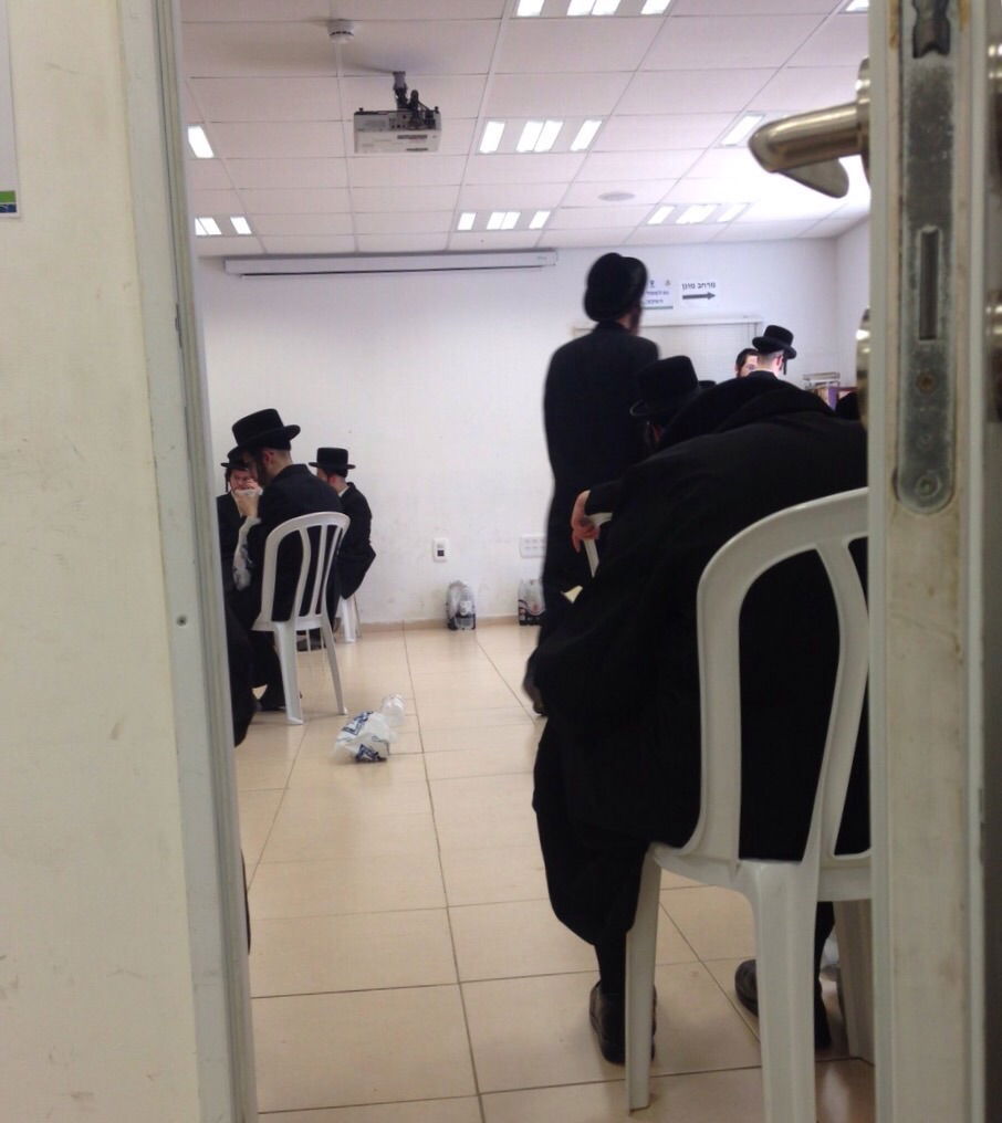 בחורי גור, ויז'ניץ וסלונים התייצבו בלשכת הגיוס