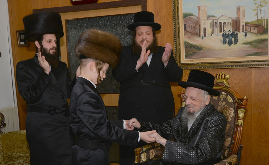 רק לפני שבועיים: הרבי מסערט ויז'ניץ ביקר בחיידר של החצר